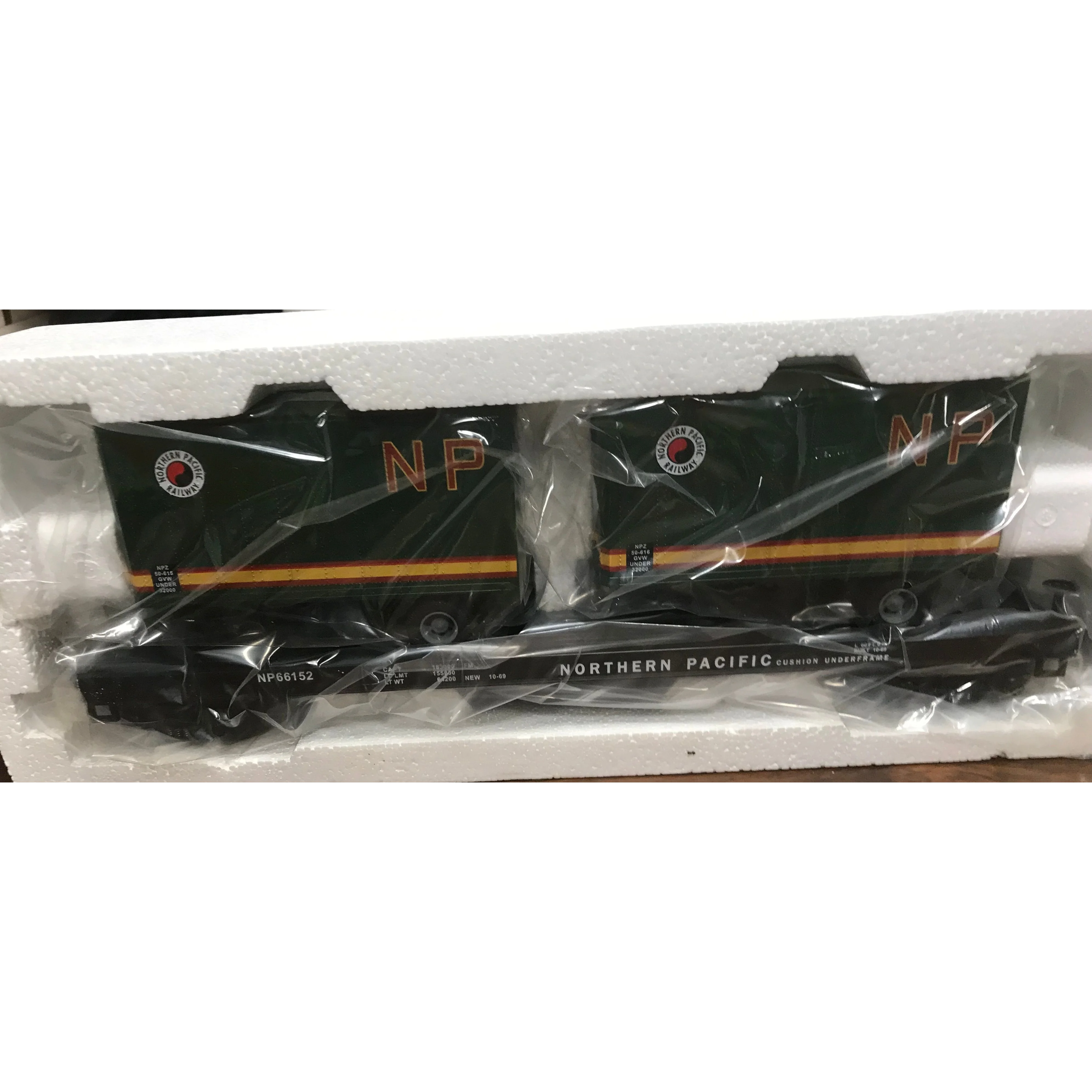 MTH Northern Pacific Flat Car w/20' Trailer Item No 20-98105 Box